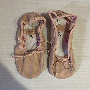 Little girls Capezio ballet shoes, sz 9.5